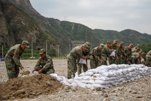 法媒：皇马、利物浦、巴黎关注里尔18岁中卫约罗